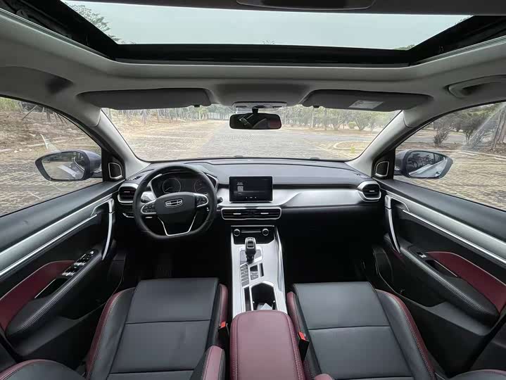 Фото 7 - Geely Coolray