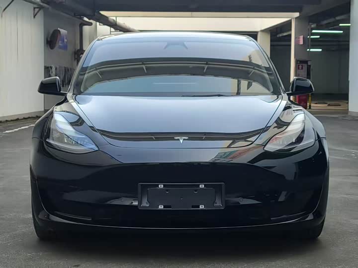 Фото 2 - Tesla Model 3