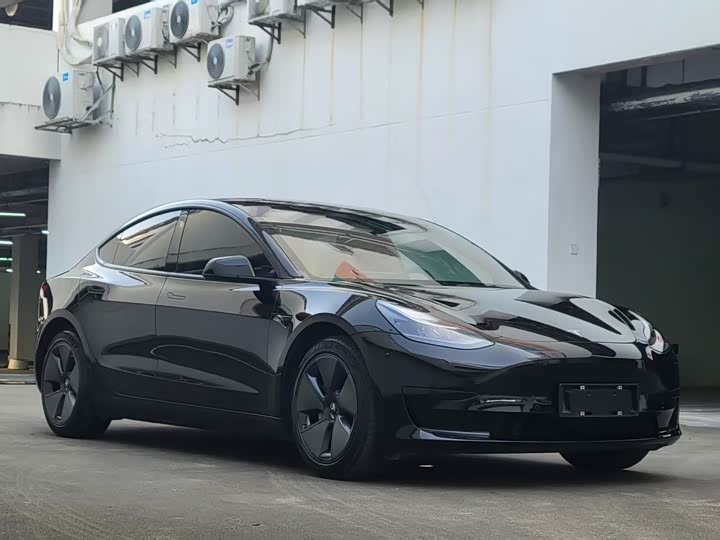 Фото 3 - Tesla Model 3