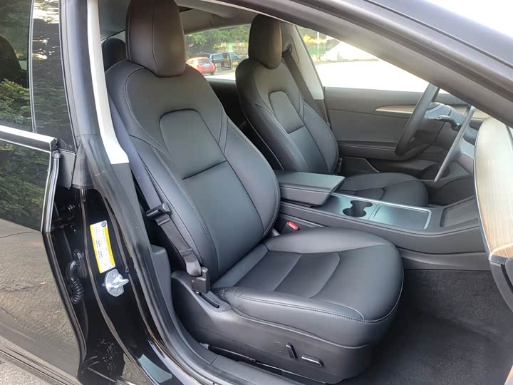 Фото 6 - Tesla Model 3