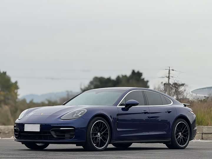 Фото 1 - Porsche Panamera