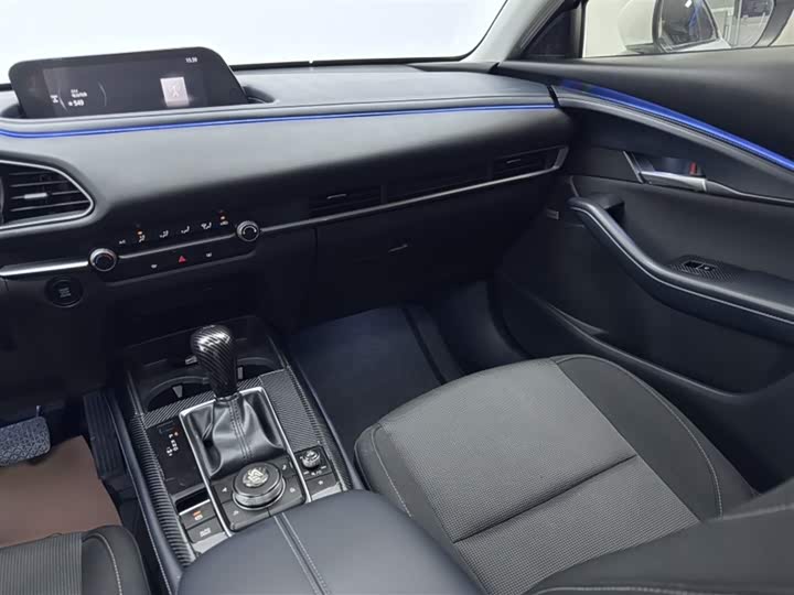 Фото 2 - Mazda CX-30