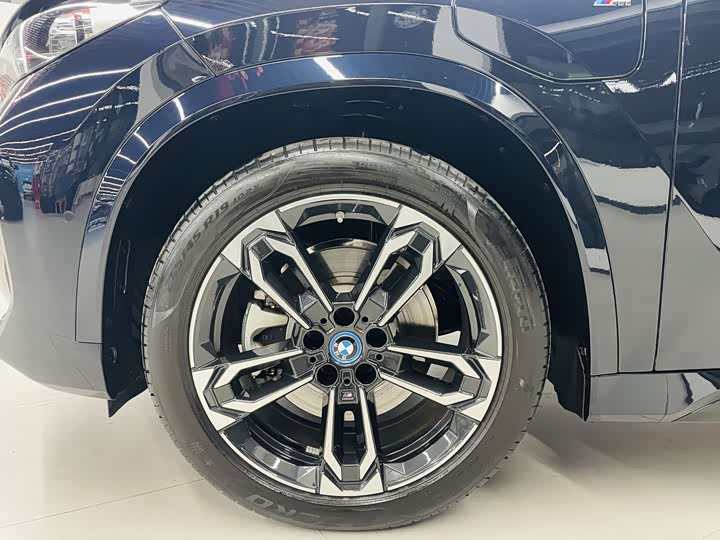 Фото 3 - BMW iX1