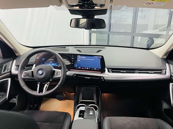 Фото 8 - BMW iX1