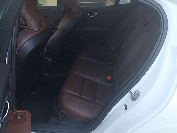 Фото 6 - Volvo S60