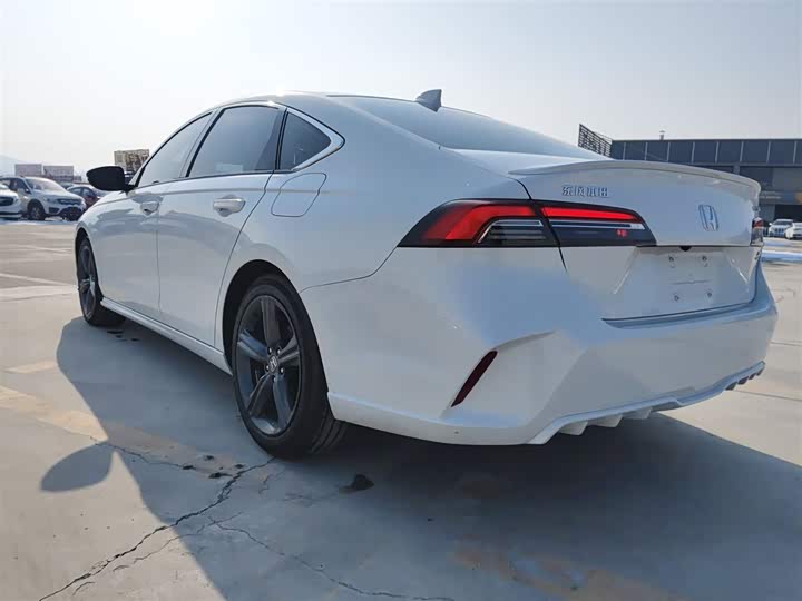 Фото 5 - Honda Inspire