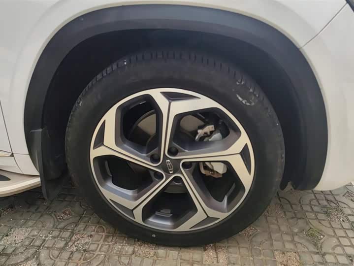 Фото 6 - Geely Monjaro