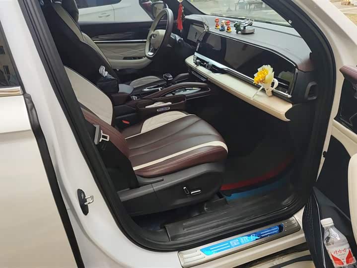 Фото 8 - Geely Monjaro