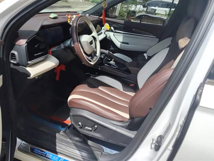 Фото 9 - Geely Monjaro