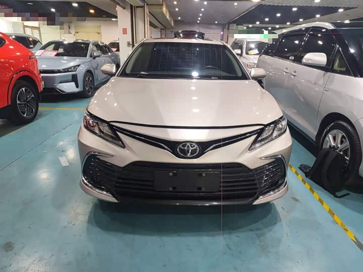 Фото 3 - Toyota Camry