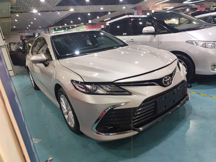 Фото 4 - Toyota Camry
