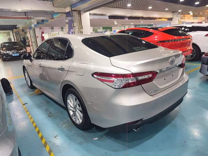 Фото 5 - Toyota Camry