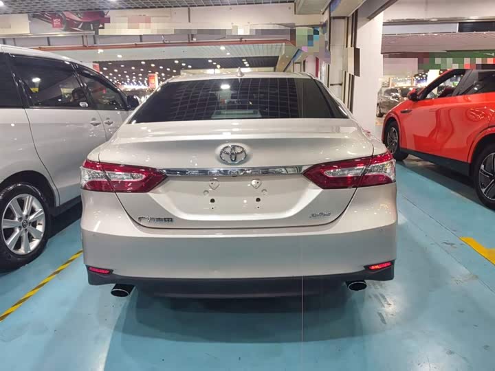 Фото 6 - Toyota Camry