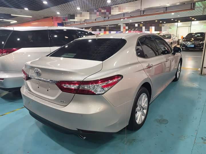 Фото 7 - Toyota Camry