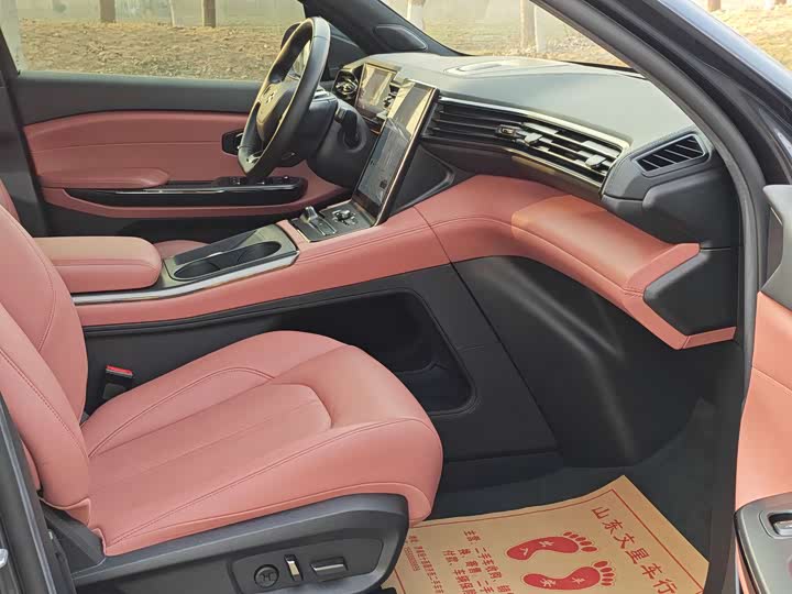 Фото 9 - Nio EC6