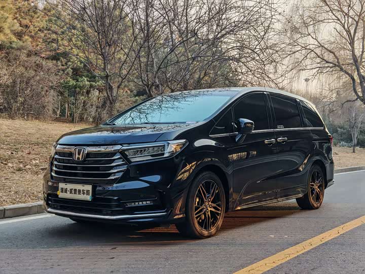 Фото 1 - Honda Odyssey