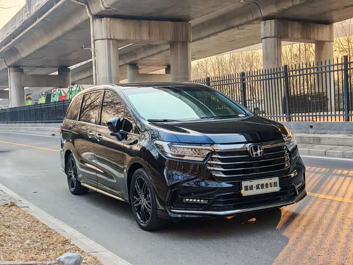 Фото 3 - Honda Odyssey