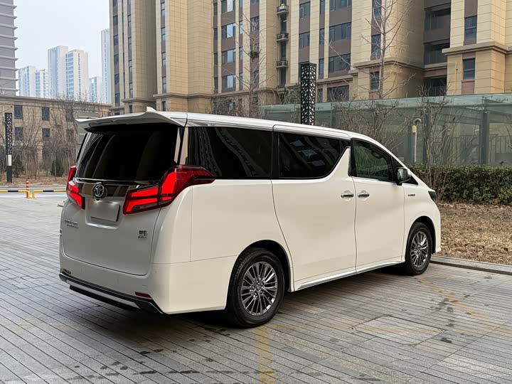 Фото 5 - Toyota Alphard