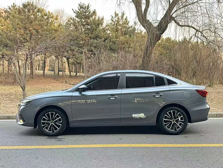 Фото 3 - Roewe i5