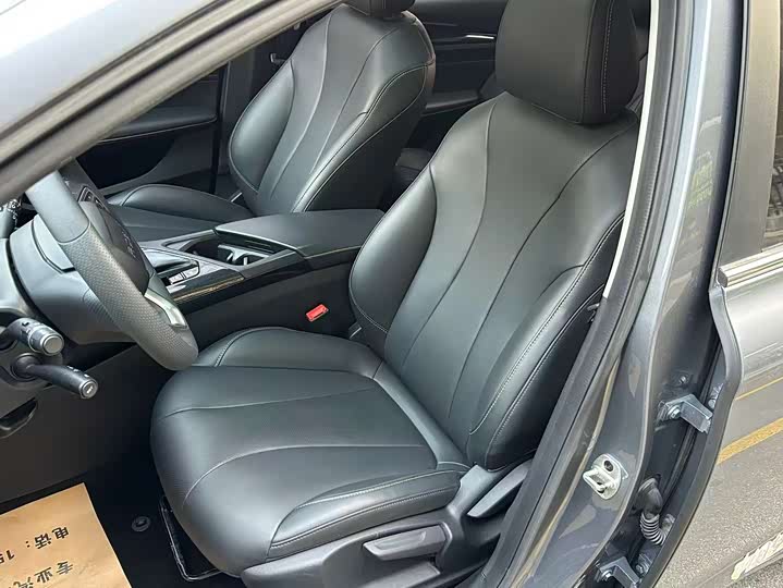 Фото 9 - Roewe i5