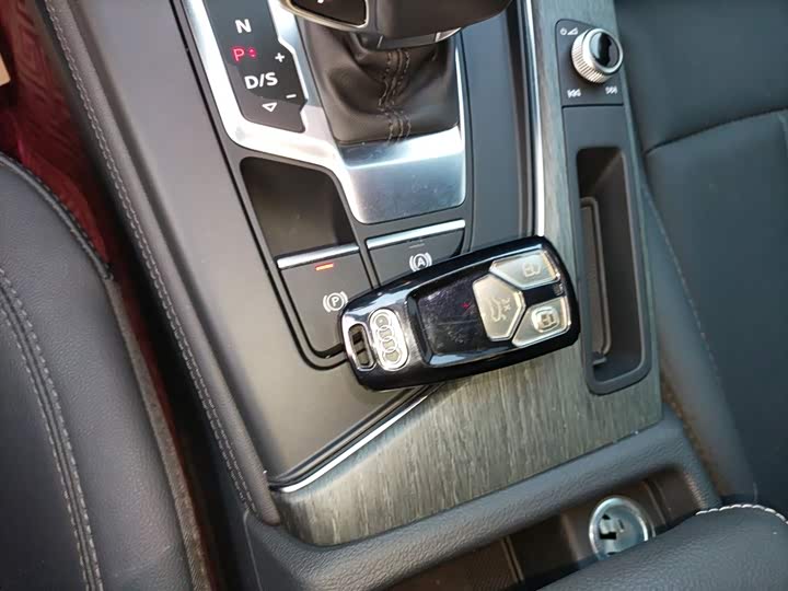 Фото 9 - Audi A4L