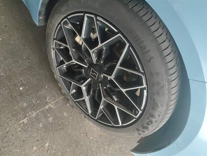 Фото 6 - Zeekr 001