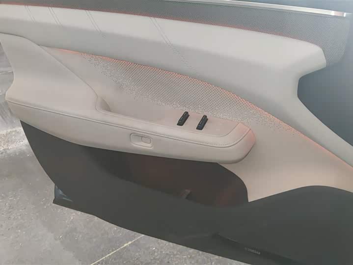 Фото 7 - Zeekr 001