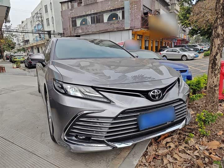 Фото 4 - Toyota Camry