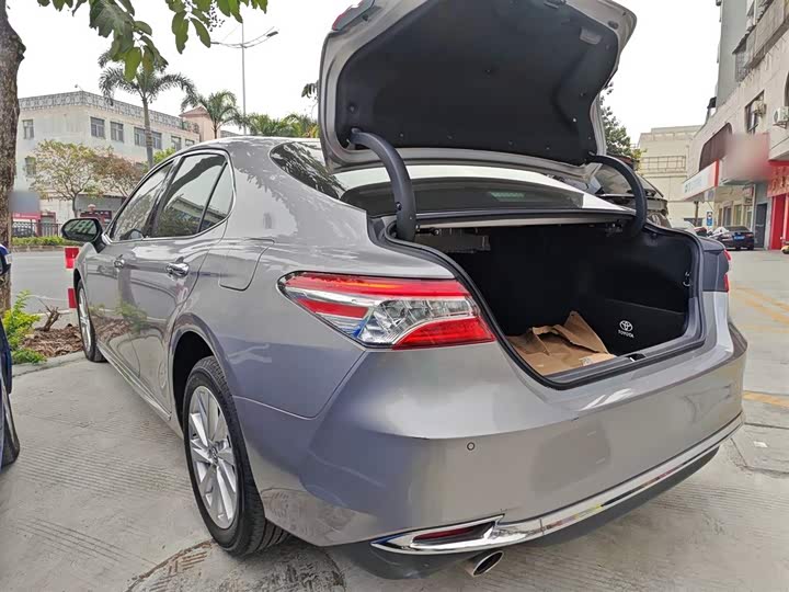 Фото 5 - Toyota Camry