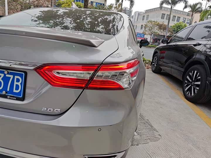 Фото 8 - Toyota Camry