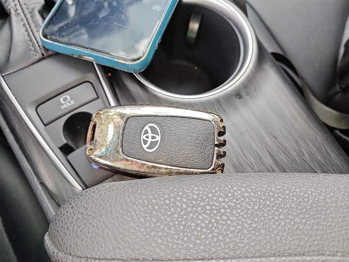 Фото 9 - Toyota Camry