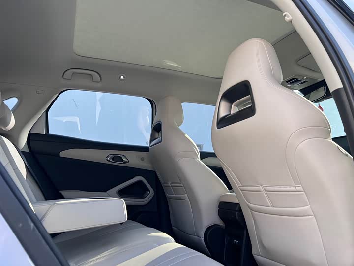 Фото 8 - BYD Yuan Up