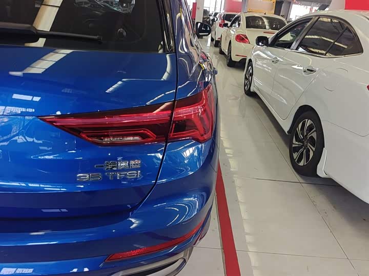 Фото 8 - Audi Q3