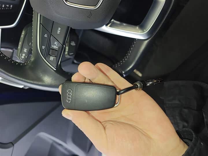 Фото 9 - Audi Q3