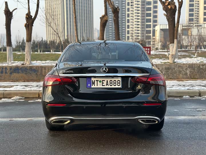 Photo 8 - Mercedes-Benz E-Class