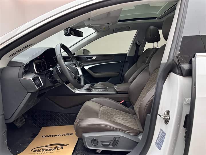 Фото 8 - Audi A7L