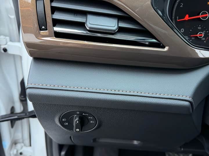 Фото 6 - Volkswagen Tharu