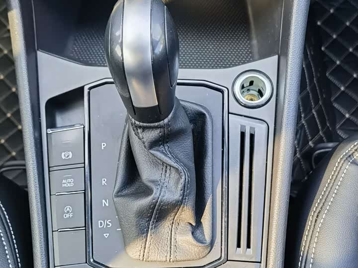 Фото 8 - Volkswagen Lavida