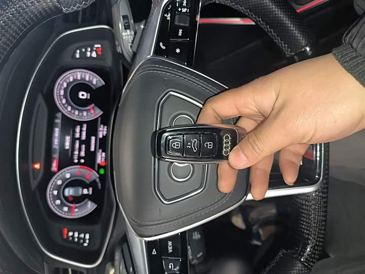 Фото 9 - Audi A6L