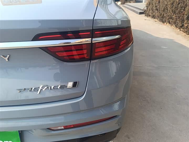 Фото 8 - Geely Preface