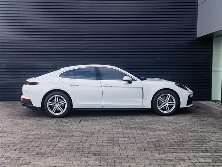 Фото 3 - Porsche Panamera