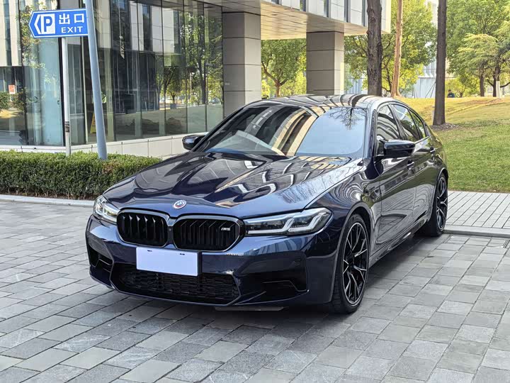 Фото 1 - BMW M5
