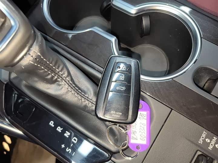 Фото 9 - Toyota Crown Kluger