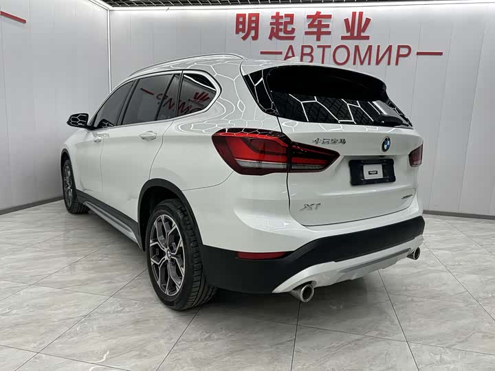 Фото 8 - BMW X1