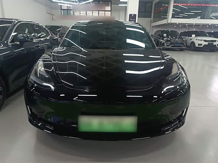 Фото 3 - Tesla Model 3