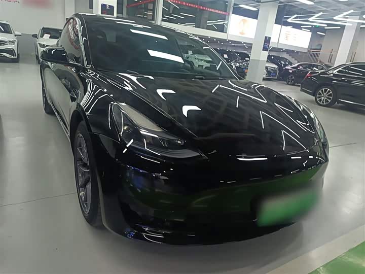 Фото 4 - Tesla Model 3