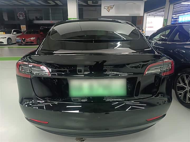 Фото 6 - Tesla Model 3