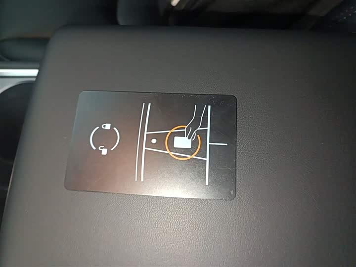 Фото 9 - Tesla Model 3