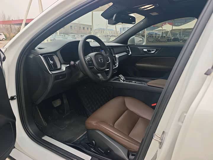 Фото 4 - Volvo S60