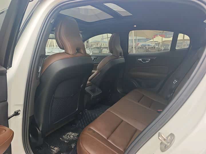 Фото 6 - Volvo S60